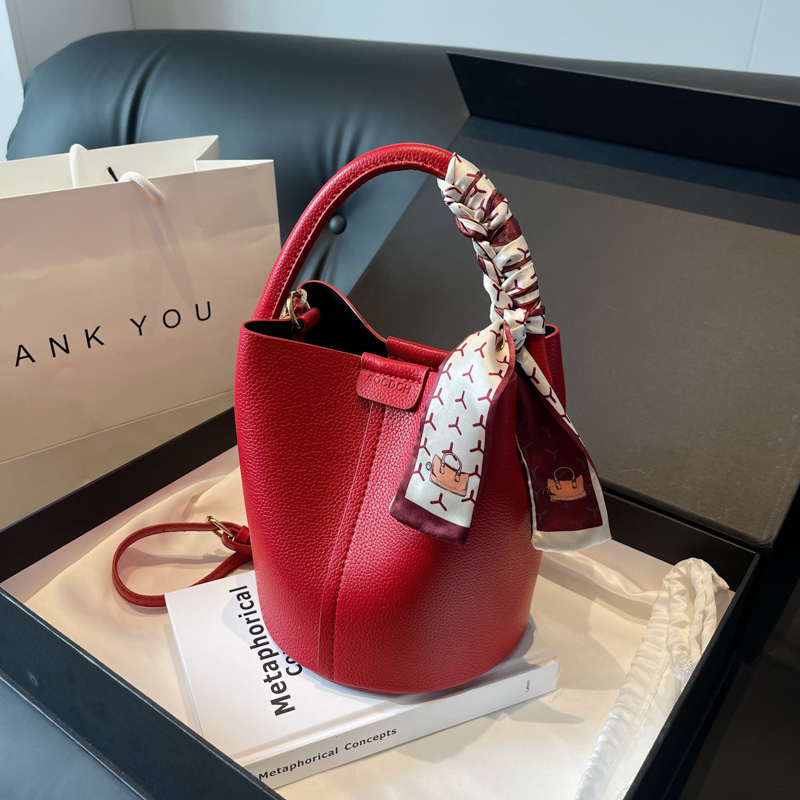 Luxury Bags Sale - Красные сумки через плечо и через
